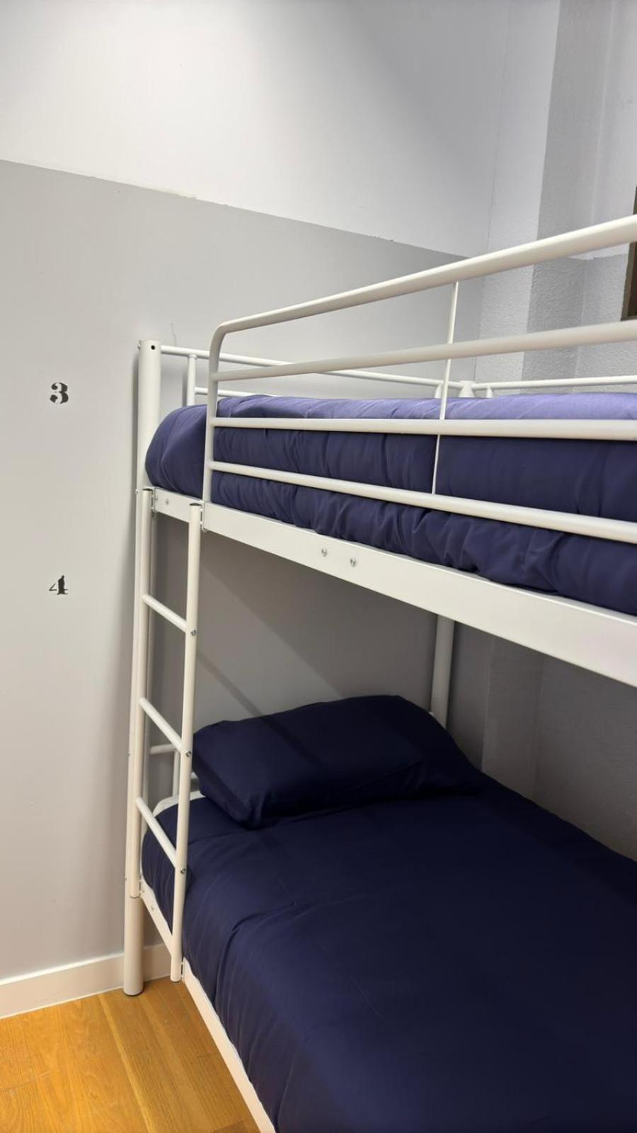 Hostel Puerta Del Angel Madrid Bagian luar foto