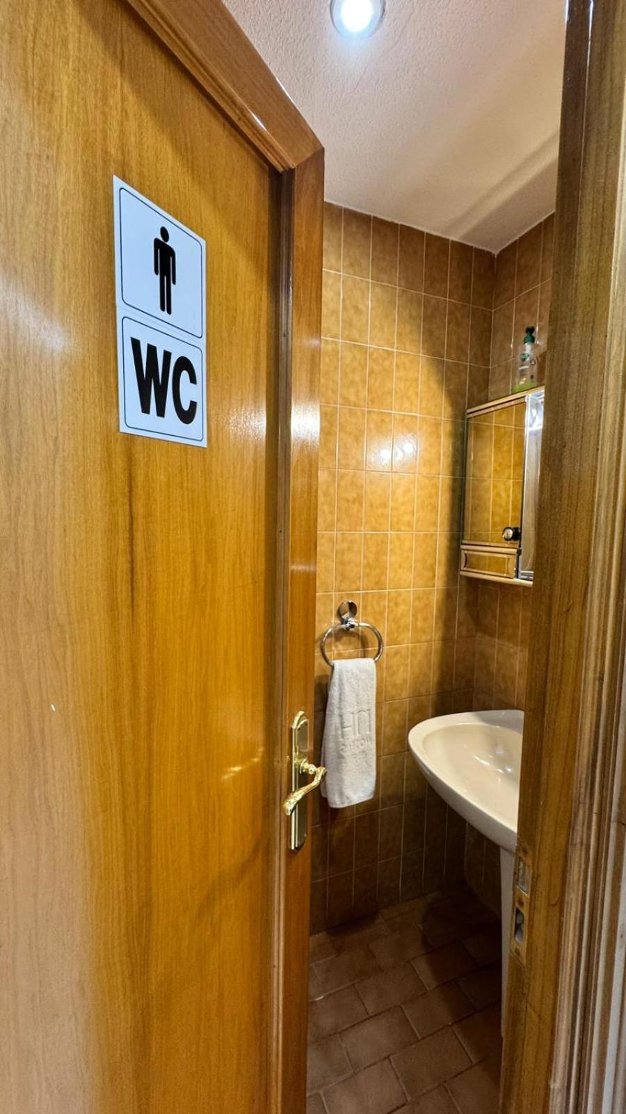 Hostel Puerta Del Angel Madrid Bagian luar foto