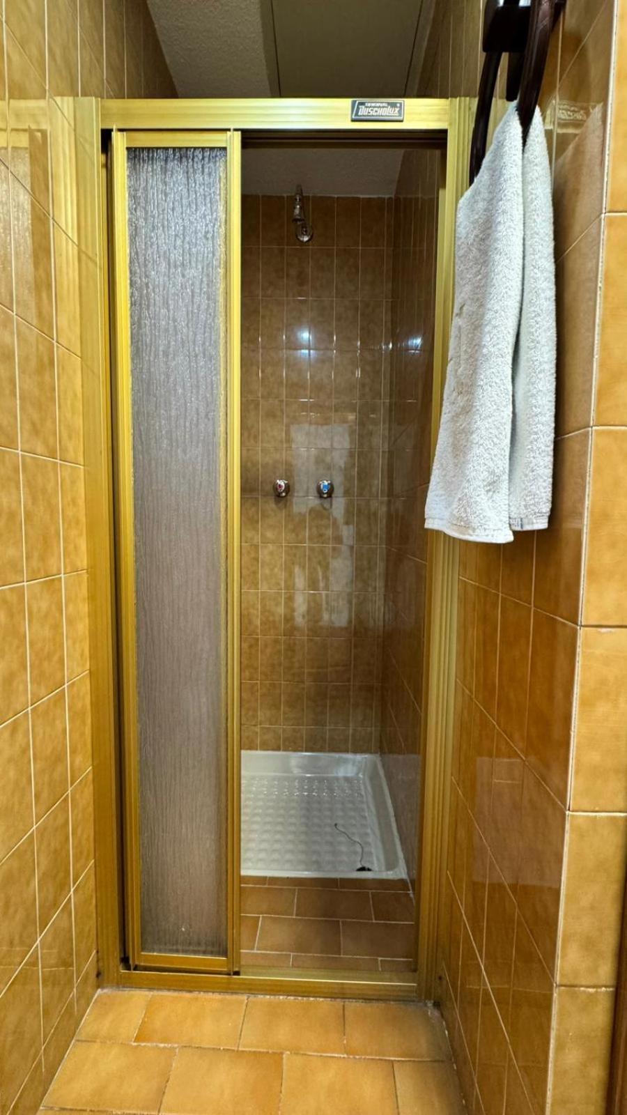 Hostel Puerta Del Angel Madrid Bagian luar foto