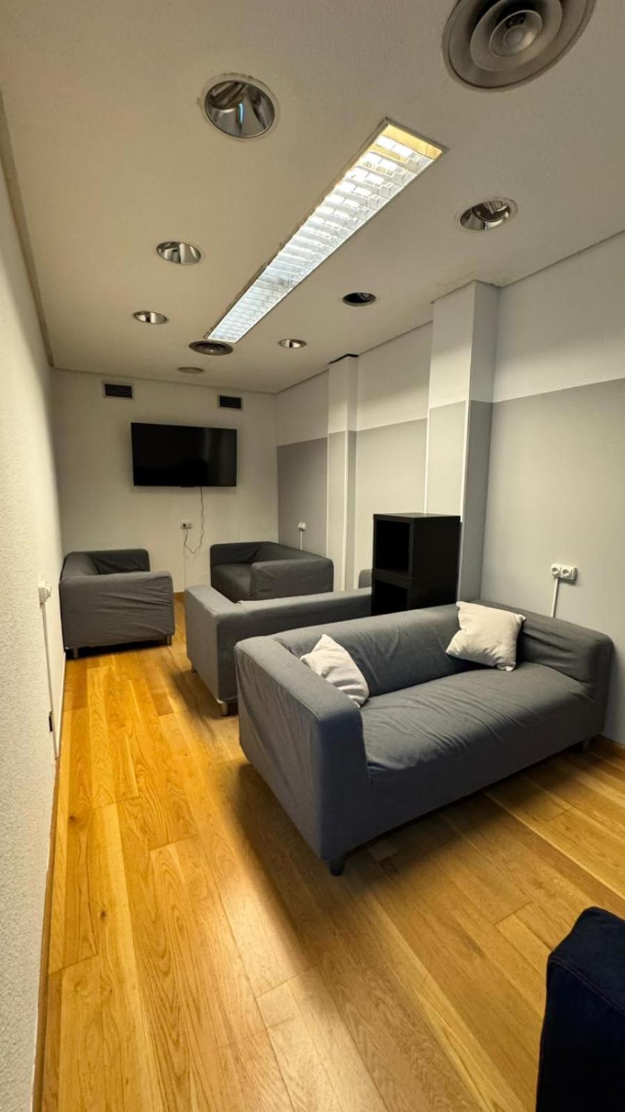 Hostel Puerta Del Angel Madrid Bagian luar foto