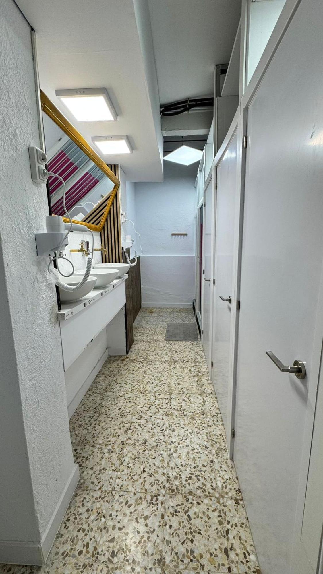 Hostel Puerta Del Angel Madrid Bagian luar foto